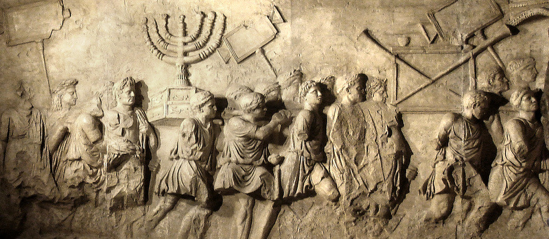 העתק של שער הניצחון של טיטוס (מוצב במוזיאון התפוצות)